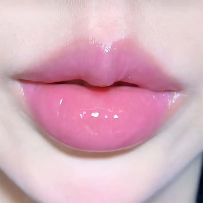 Cappuvini Sweet and Cool Bow Thermochromic Lipstick is a moisturizing and hydrating lip balm that reduces lip lines and changes