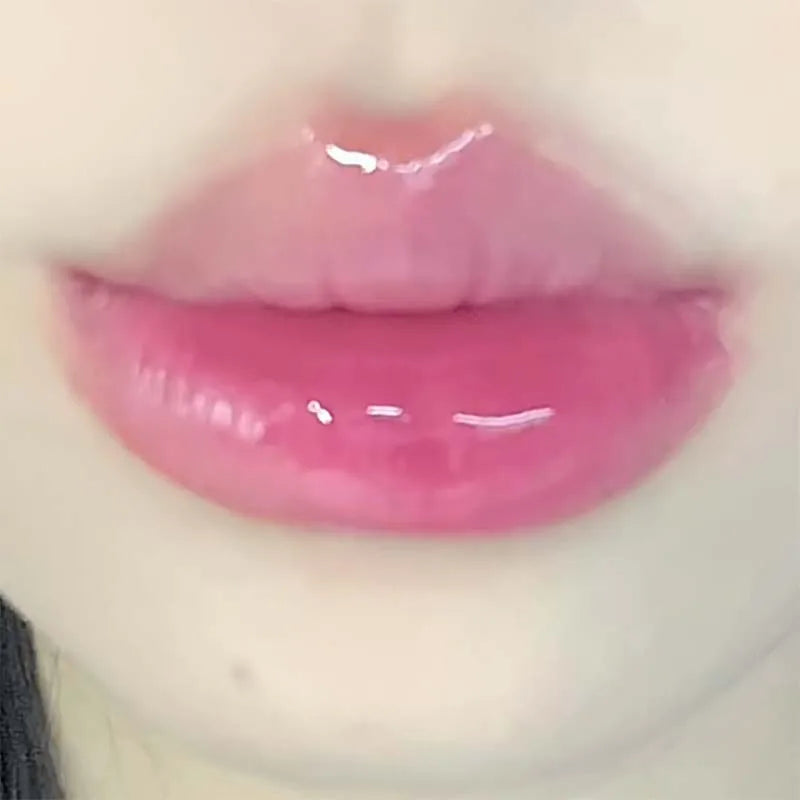 Cappuvini Sweet and Cool Bow Thermochromic Lipstick is a moisturizing and hydrating lip balm that reduces lip lines and changes