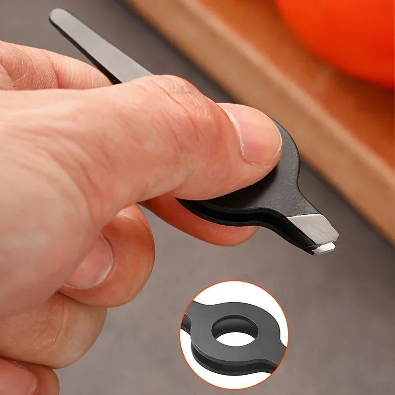 1pcs Pig hair clipper Slant Tweezer With Hollow Out Handle Professional Eyebrow Facial Hair Remover Practical Beauty Tool For Me