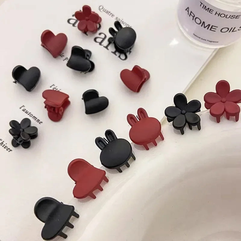 머리핀 1PC Red Black Matte Rabbit Head Flower Heart Cartoons Small Hair Claw Mini Hair Clips Hair Pins for Girls Styling Braiding