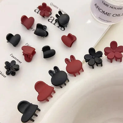 머리핀 1PC Red Black Matte Rabbit Head Flower Heart Cartoons Small Hair Claw Mini Hair Clips Hair Pins for Girls Styling Braiding