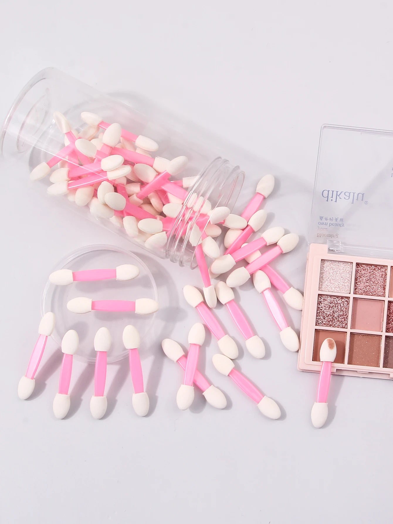 50pcs Disposable Eyeshadow Brush Set,Disposable eye shadow stick brush double-headed sponge eye shadow stick