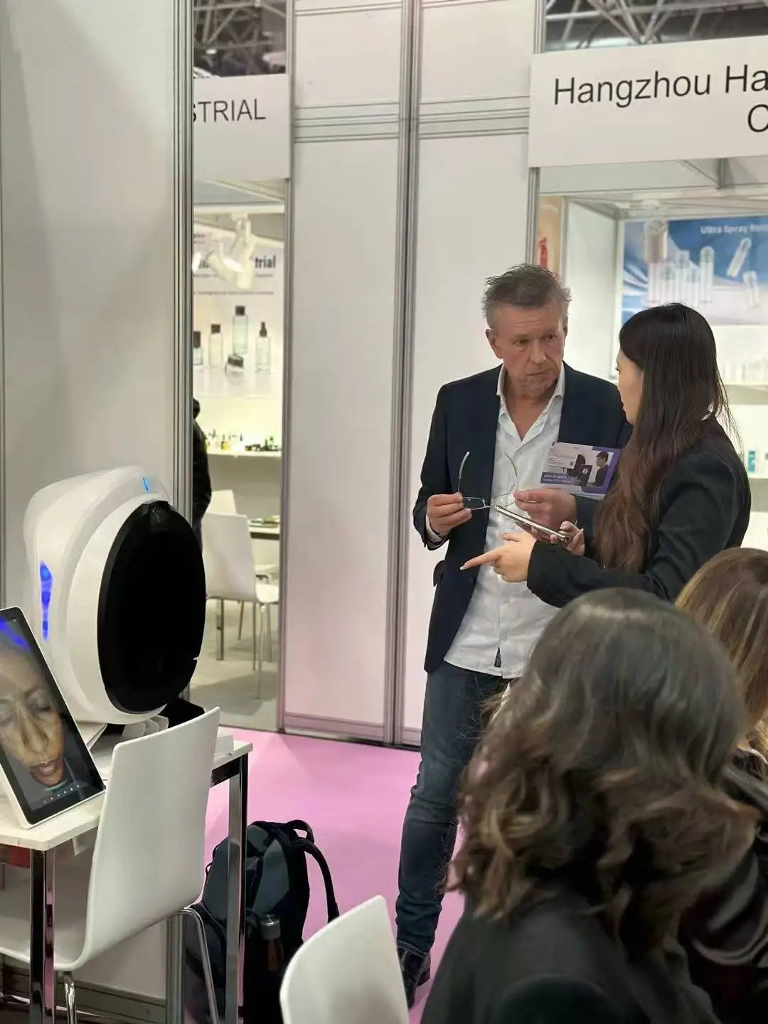 15.6 inch New 3D Facial Skin Analyzer Machine Skin Analyzer Facial Machine 8 Light Spectrum Skin Analysis Scanner